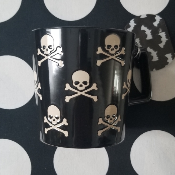 Halloween Skull and Crossbones 20 oz Wax Resist Mug, Black - Picture 2 of 5